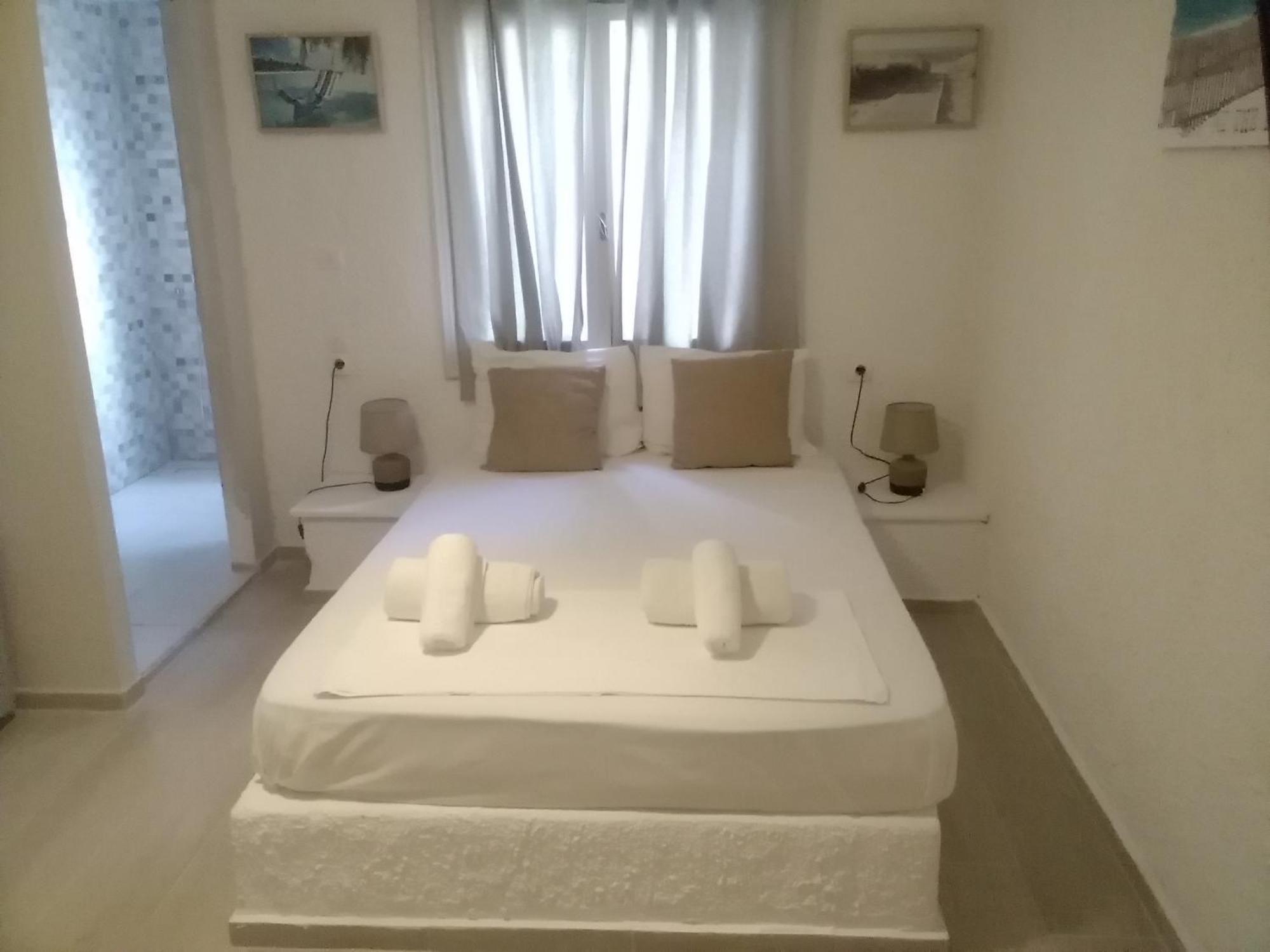President Guest House Keratokambos Bagian luar foto